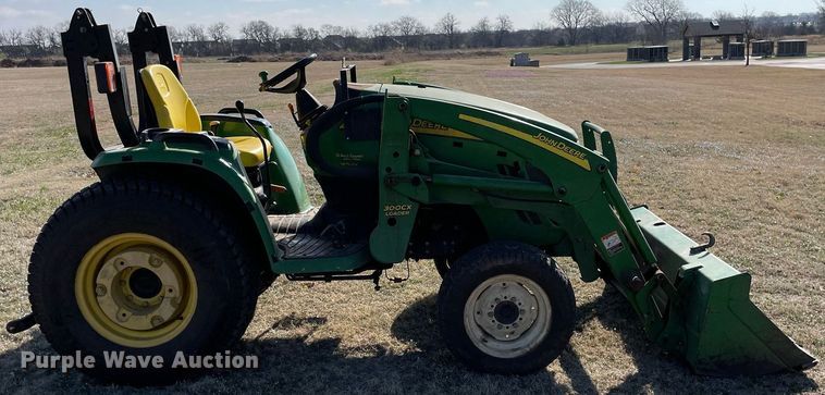 image for item MY9240 2006 John Deere 3120  tractor