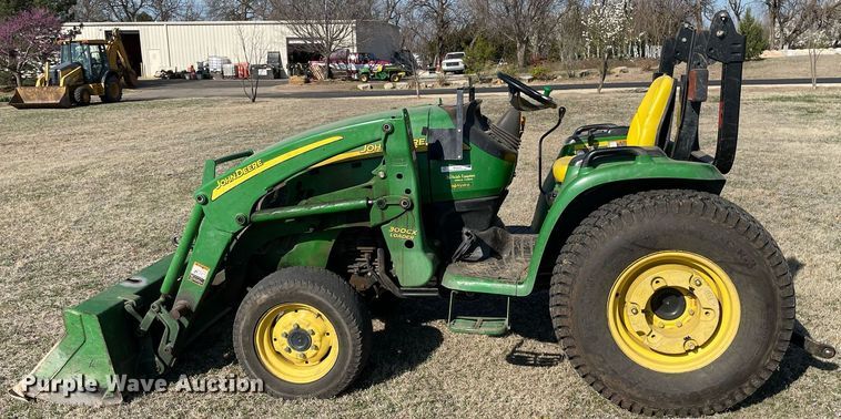 image for item MY9240 2006 John Deere 3120  tractor