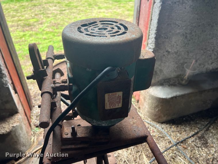 image for item MY9542 Hay bale elevator