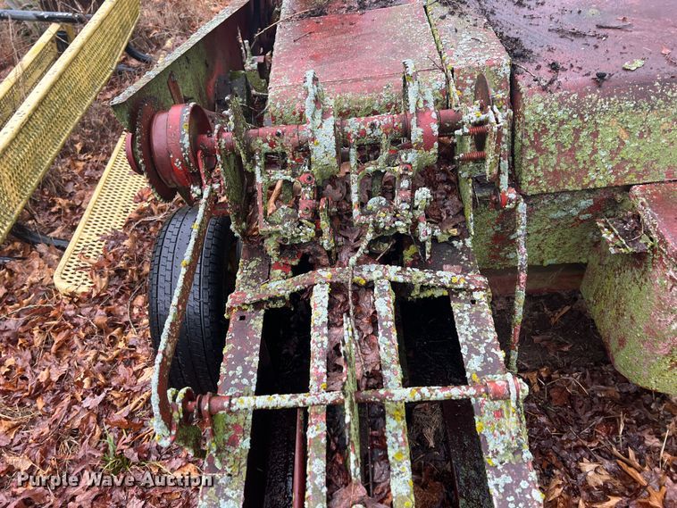 image for item MY9544 New Holland 269  small square baler