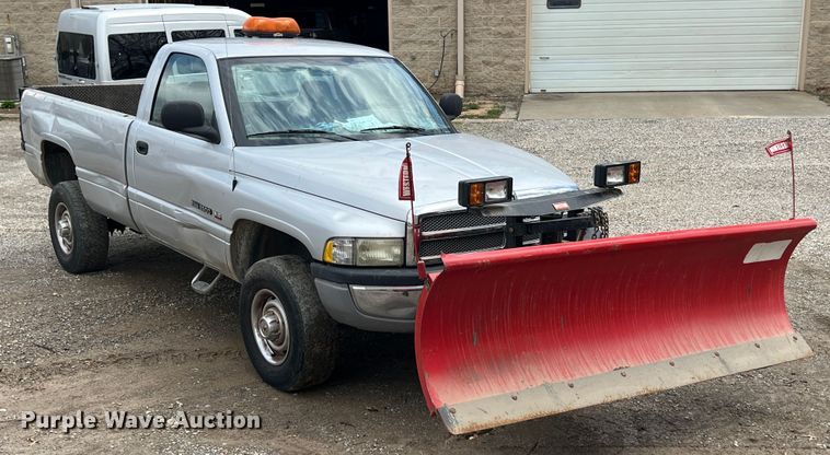 image for item MY9551 2002 Dodge Ram 2500  pickup truck