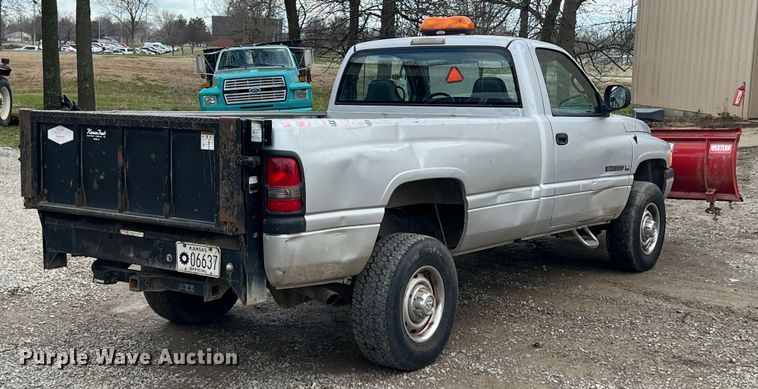 image for item MY9551 2002 Dodge Ram 2500  pickup truck