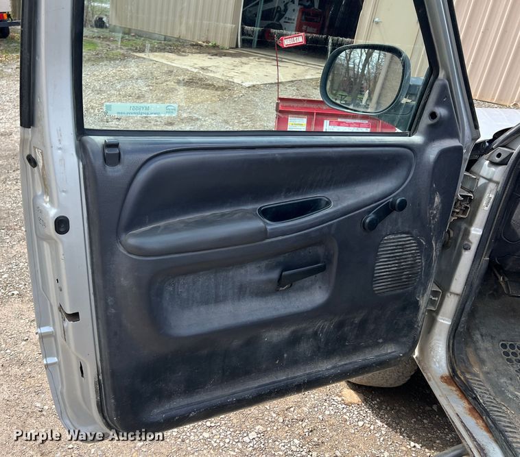 image for item MY9551 2002 Dodge Ram 2500  pickup truck