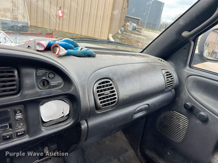 image for item MY9551 2002 Dodge Ram 2500  pickup truck