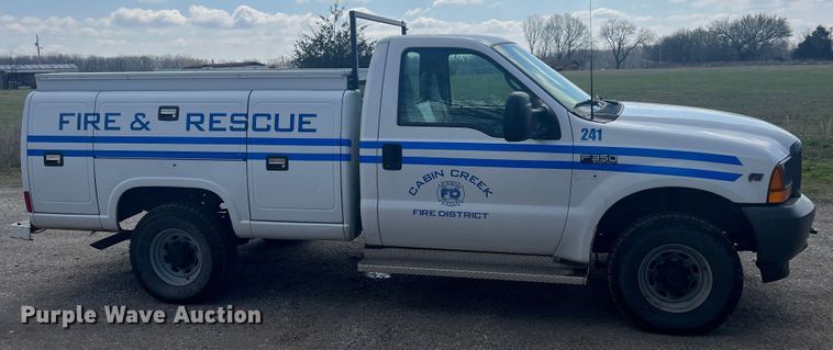 image for item MY9588 2001 Ford F350 Super Duty  utility bed pickup truck