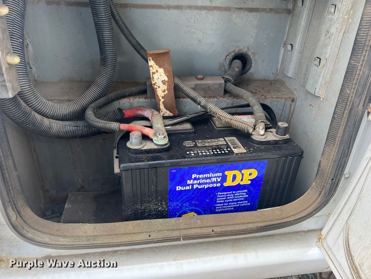 image for item MY9588 2001 Ford F350 Super Duty  utility bed pickup truck