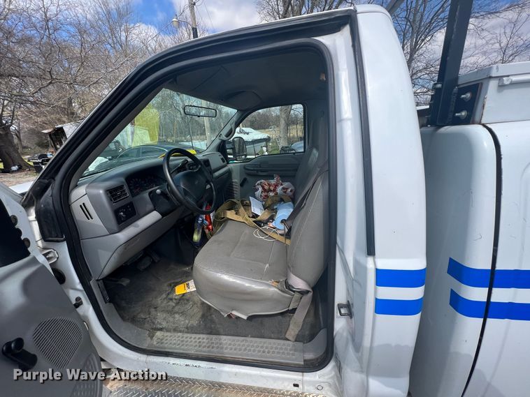 image for item MY9588 2001 Ford F350 Super Duty  utility bed pickup truck