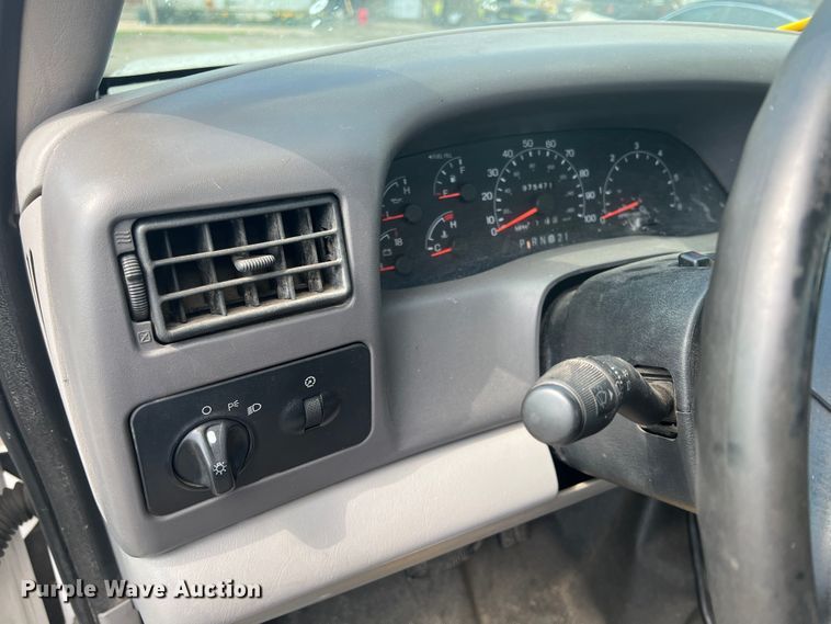 image for item MY9588 2001 Ford F350 Super Duty  utility bed pickup truck