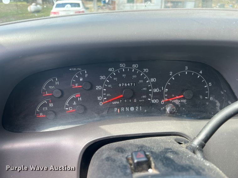 image for item MY9588 2001 Ford F350 Super Duty  utility bed pickup truck