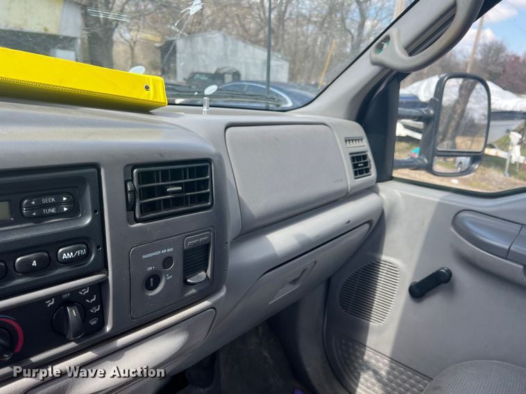 image for item MY9588 2001 Ford F350 Super Duty  utility bed pickup truck