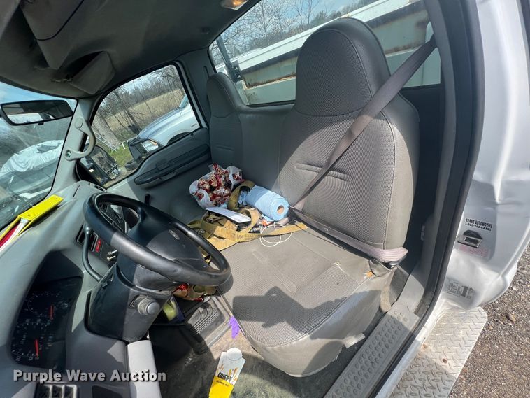 image for item MY9588 2001 Ford F350 Super Duty  utility bed pickup truck