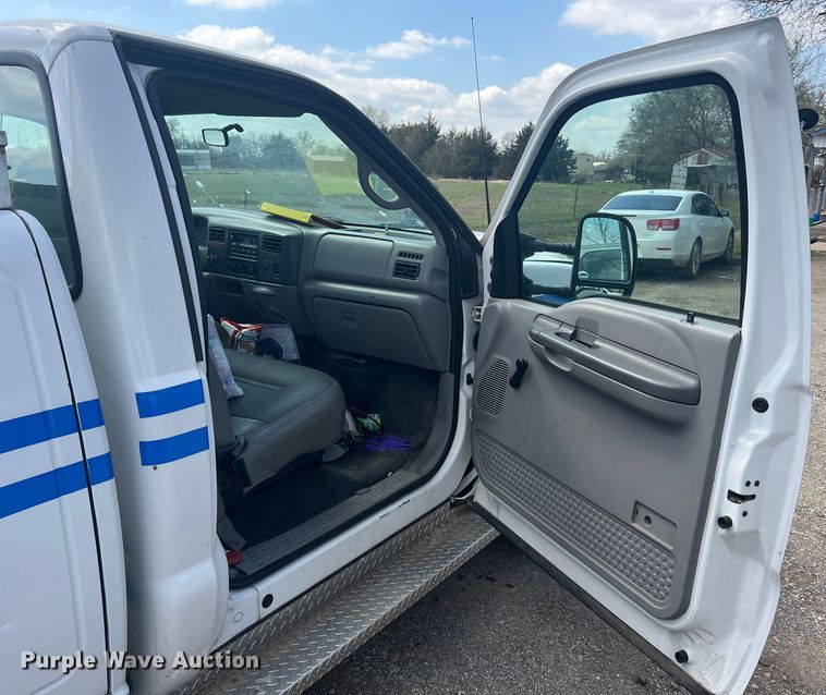 image for item MY9588 2001 Ford F350 Super Duty  utility bed pickup truck