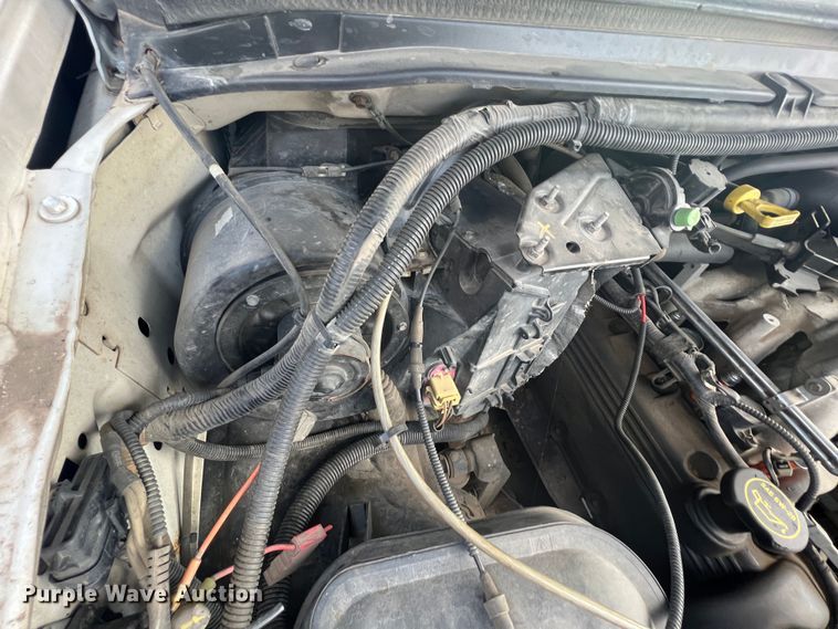 image for item MY9588 2001 Ford F350 Super Duty  utility bed pickup truck