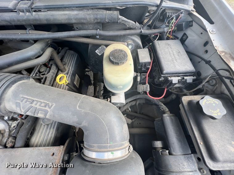 image for item MY9588 2001 Ford F350 Super Duty  utility bed pickup truck