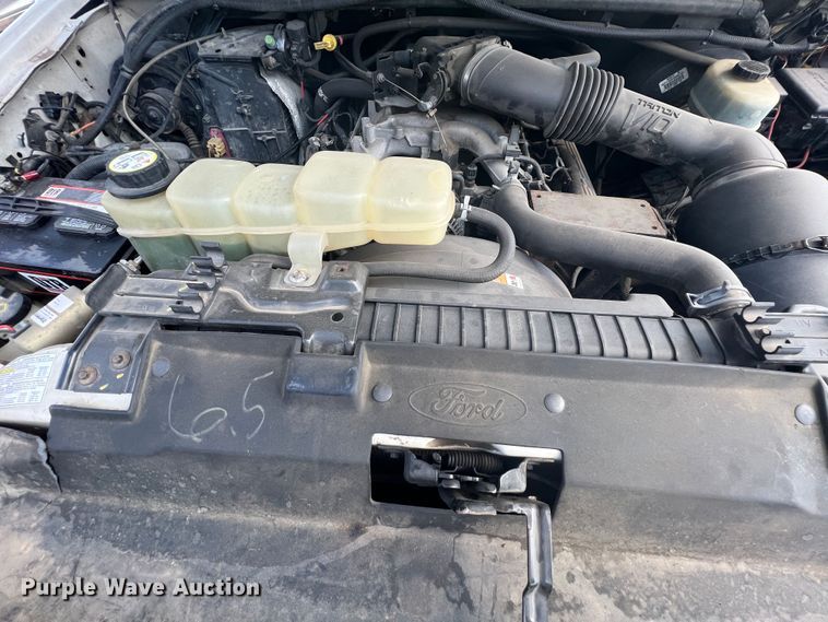 image for item MY9588 2001 Ford F350 Super Duty  utility bed pickup truck