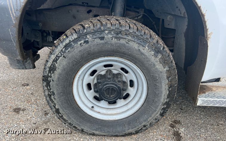 image for item MY9588 2001 Ford F350 Super Duty  utility bed pickup truck