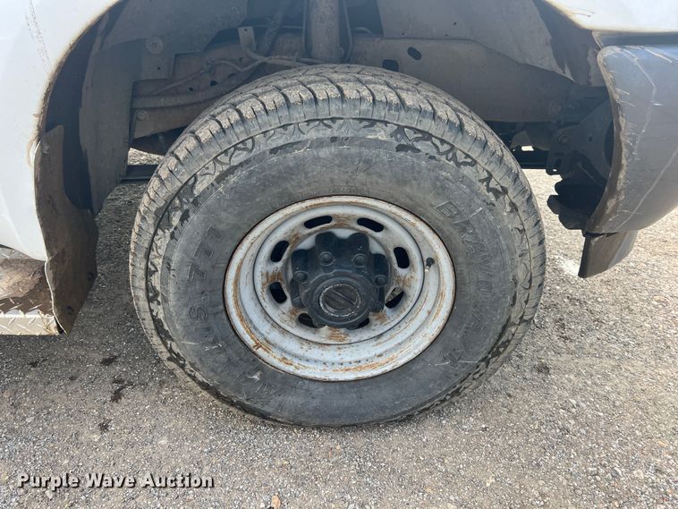 image for item MY9588 2001 Ford F350 Super Duty  utility bed pickup truck