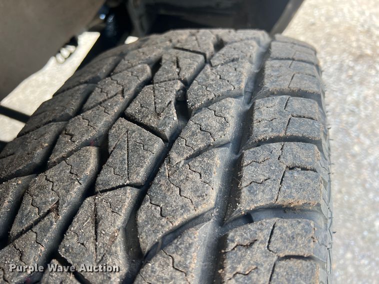 image for item MY9588 2001 Ford F350 Super Duty  utility bed pickup truck