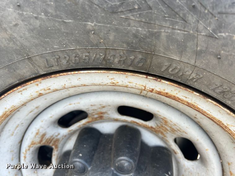 image for item MY9588 2001 Ford F350 Super Duty  utility bed pickup truck