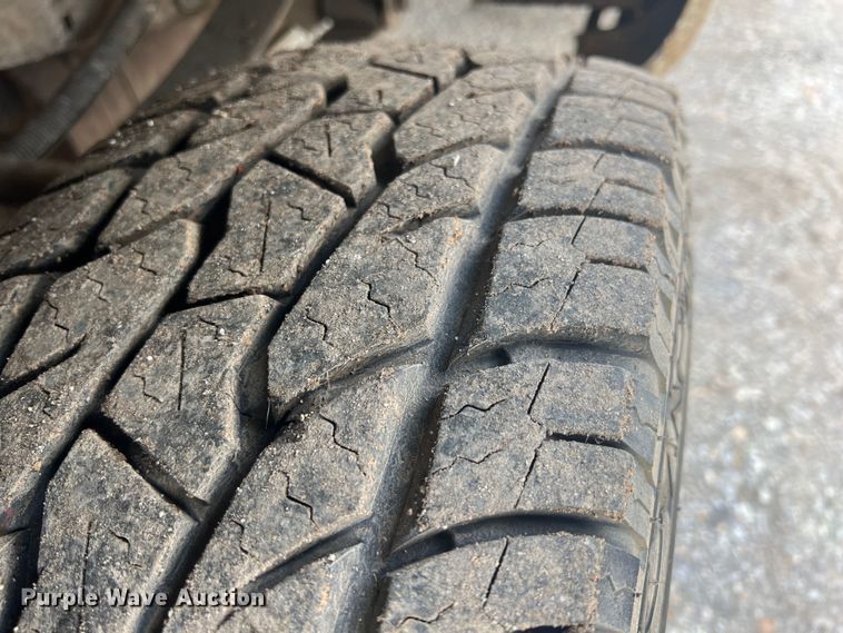 image for item MY9588 2001 Ford F350 Super Duty  utility bed pickup truck