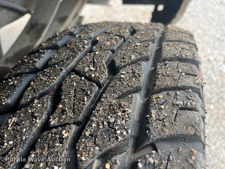 image for item MY9588 2001 Ford F350 Super Duty  utility bed pickup truck