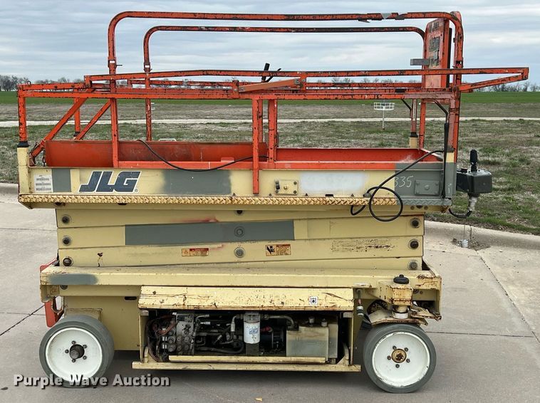 image for item MY9608 1997 JLG 2646  scissor lift