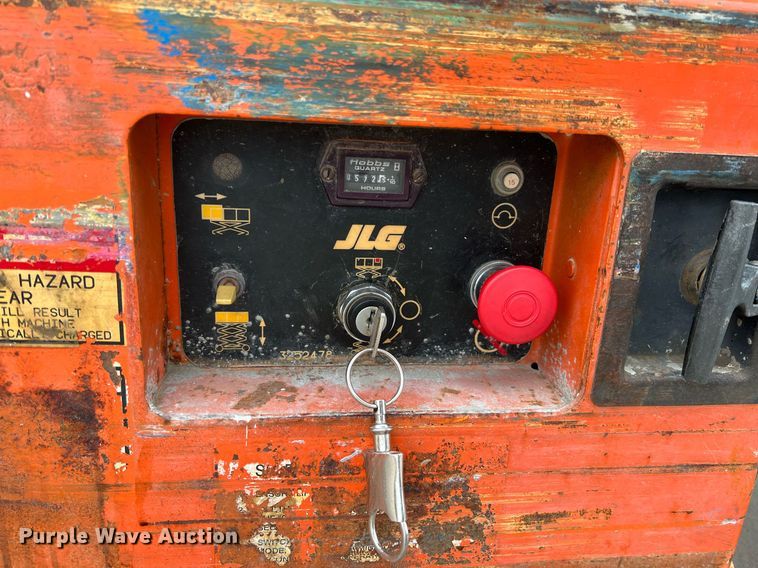 image for item MY9608 1997 JLG 2646  scissor lift