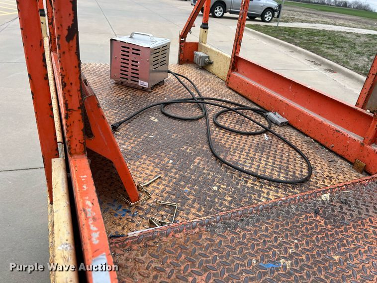 image for item MY9608 1997 JLG 2646  scissor lift