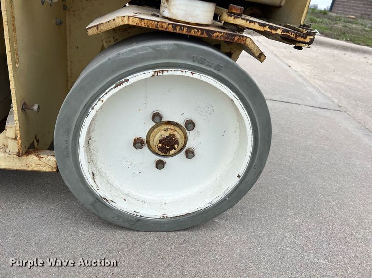 image for item MY9608 1997 JLG 2646  scissor lift