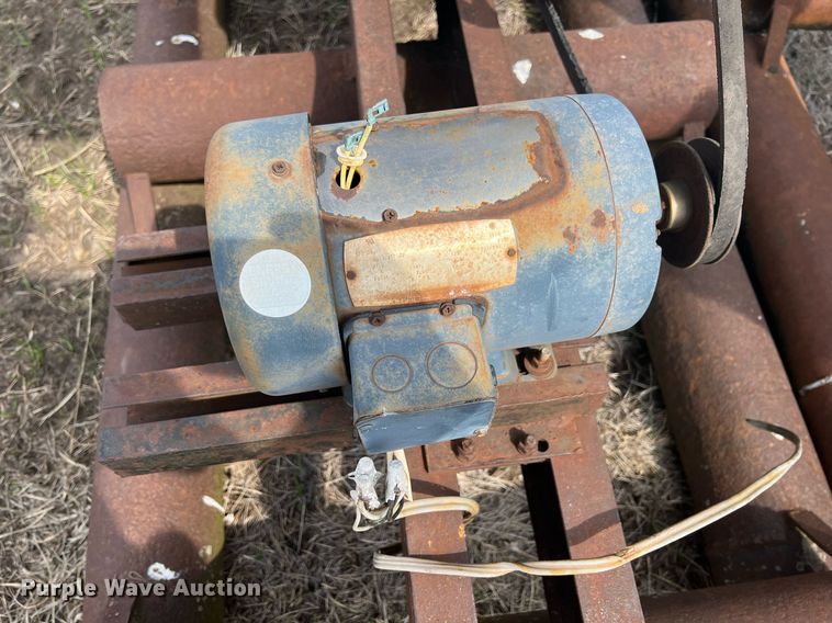 image for item MY9645 (6) pump jacks