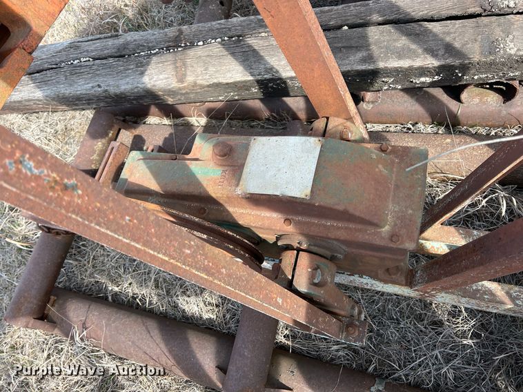 image for item MY9649 (7) pump jacks