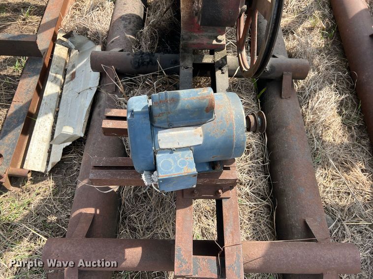 image for item MY9649 (7) pump jacks