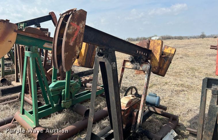 image for item MY9649 (7) pump jacks