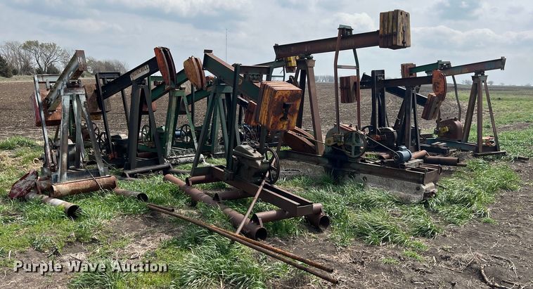 image for item MY9652 (14) pump jacks