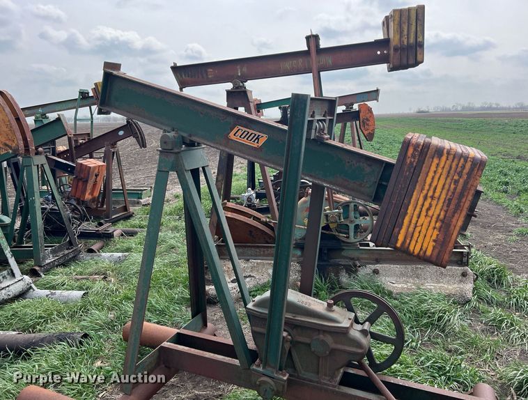 image for item MY9652 (14) pump jacks