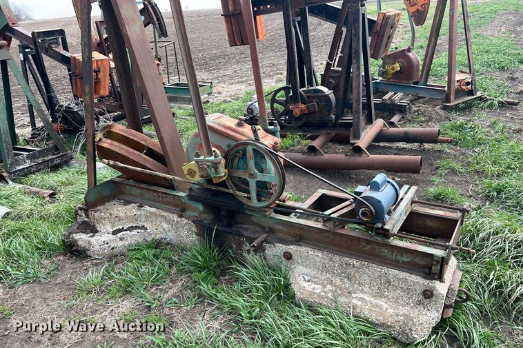 image for item MY9652 (14) pump jacks