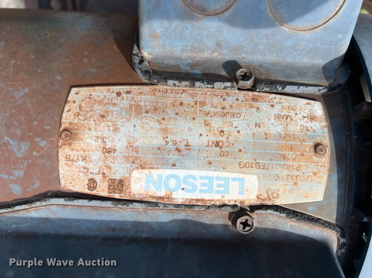 image for item MY9652 (14) pump jacks