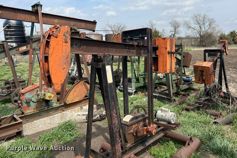 image for item MY9652 (14) pump jacks