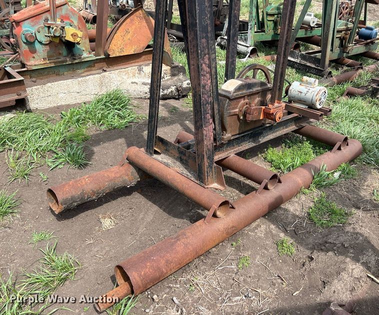 image for item MY9652 (14) pump jacks