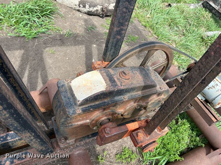 image for item MY9652 (14) pump jacks