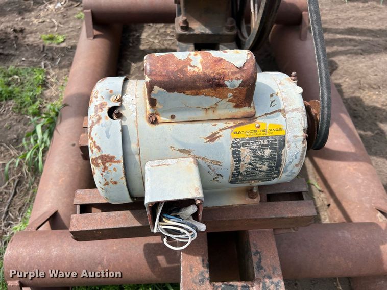 image for item MY9652 (14) pump jacks