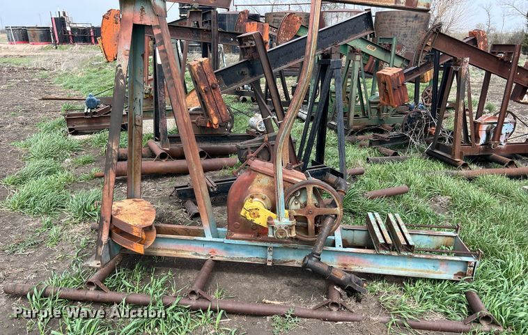 image for item MY9652 (14) pump jacks