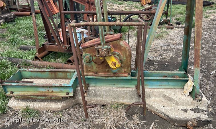 image for item MY9652 (14) pump jacks
