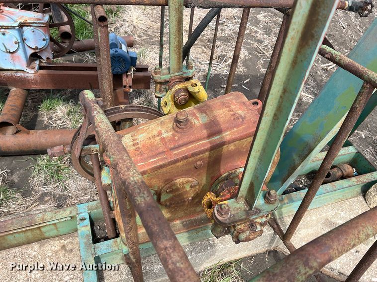 image for item MY9652 (14) pump jacks
