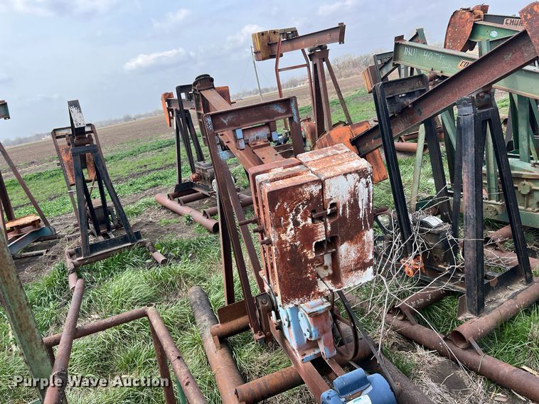 image for item MY9652 (14) pump jacks