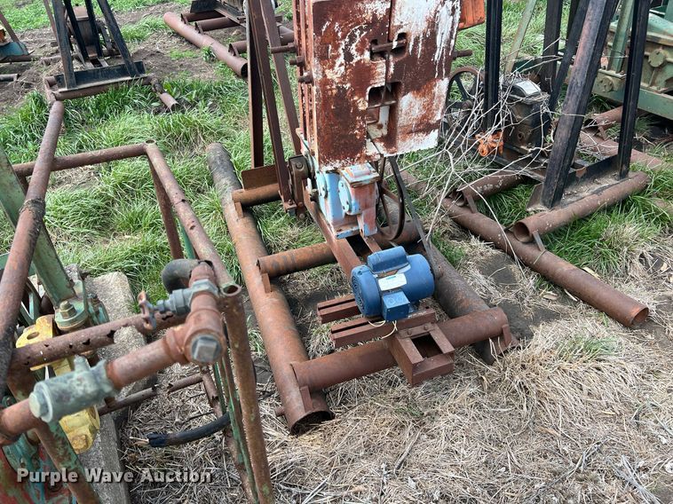 image for item MY9652 (14) pump jacks