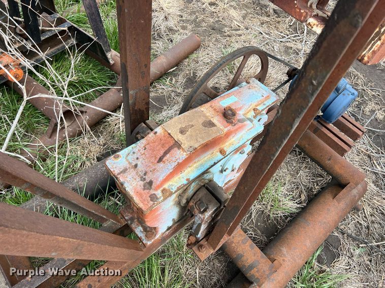 image for item MY9652 (14) pump jacks