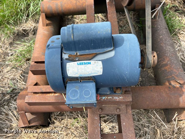 image for item MY9652 (14) pump jacks