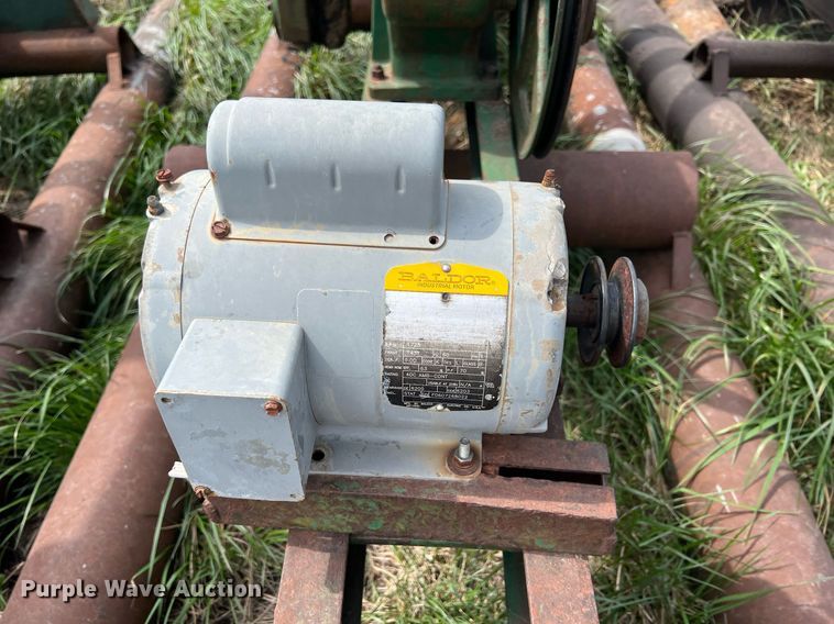 image for item MY9652 (14) pump jacks