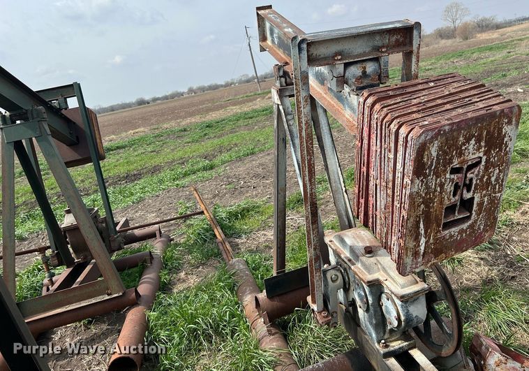 image for item MY9652 (14) pump jacks